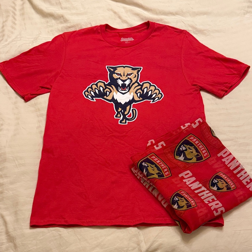 Panther’s t-shirt and infinity scarf NHL
